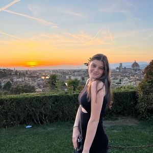 Meet your Posher, Nicole